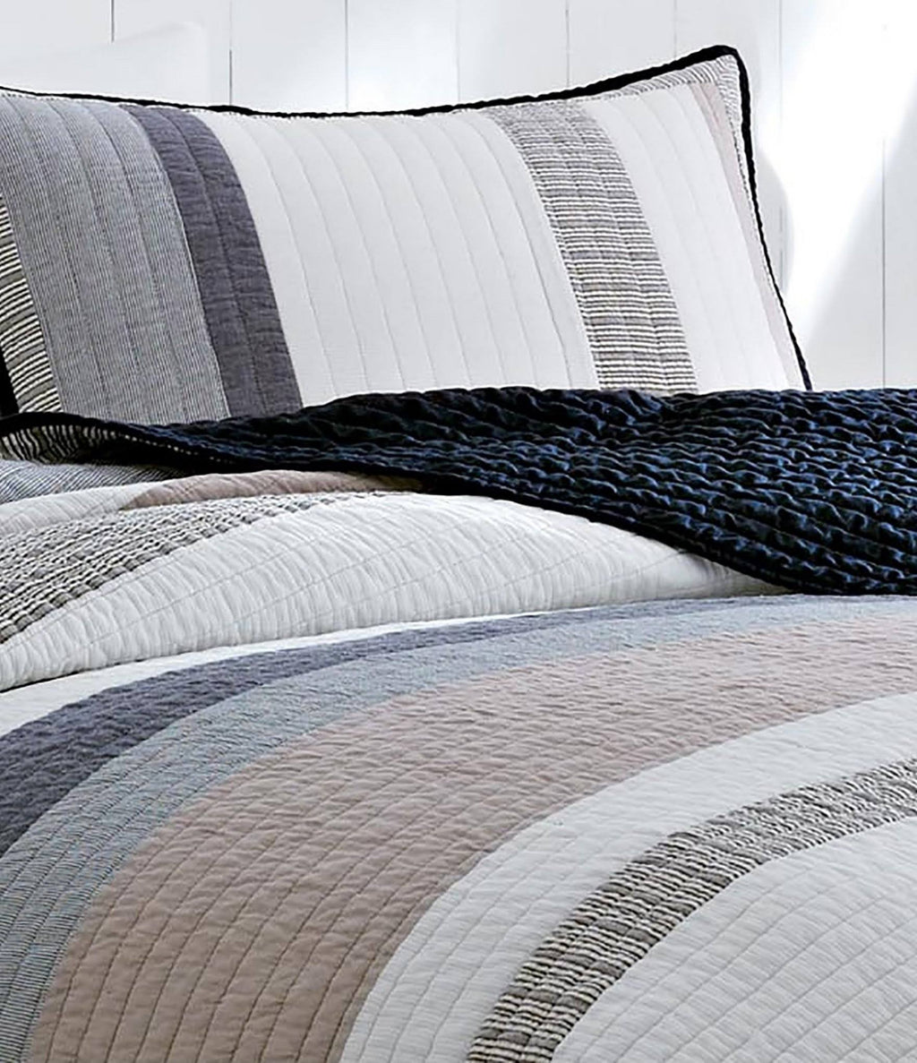 King Cotton Reversible Quilt I1830