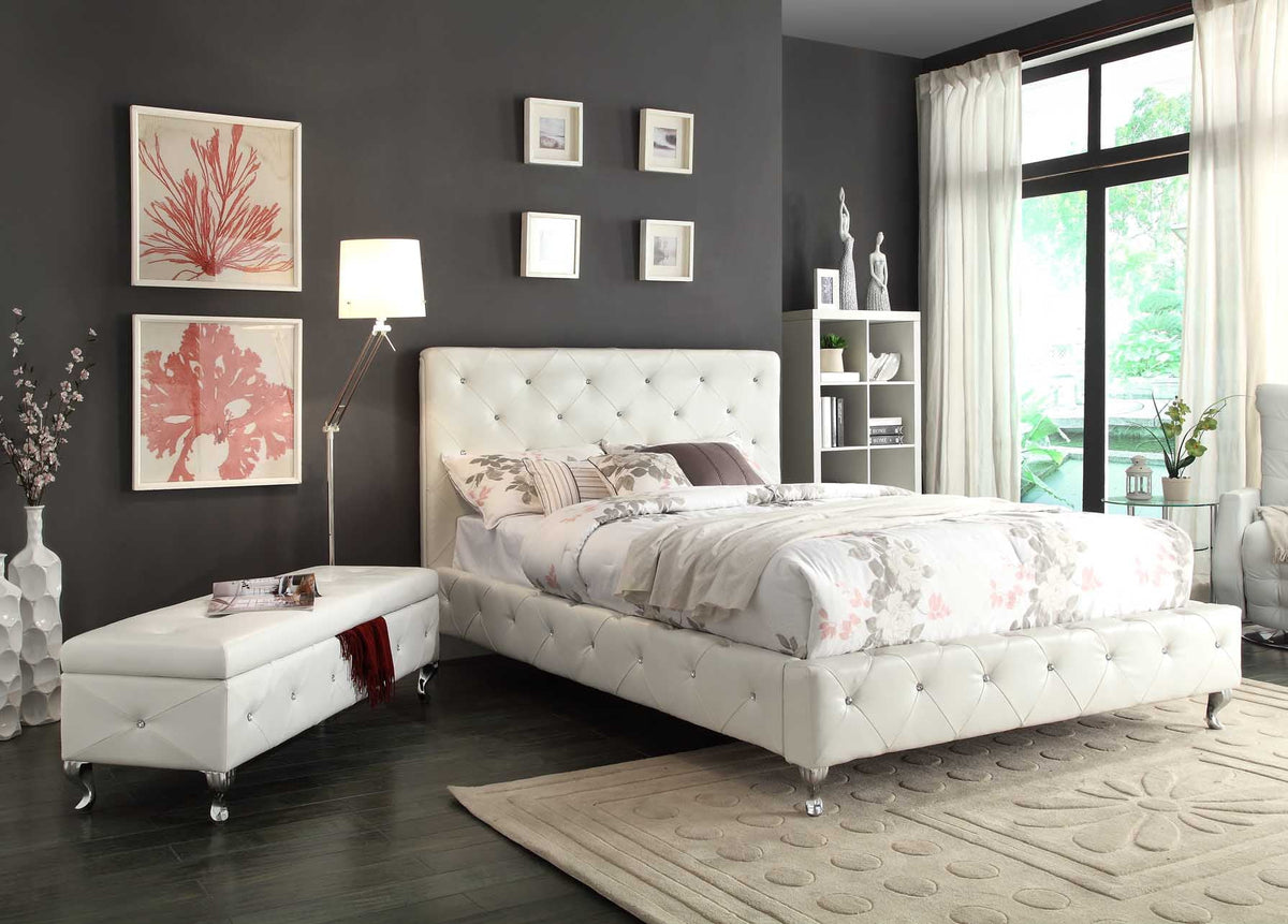 Queen Bed and Ottoman U366943